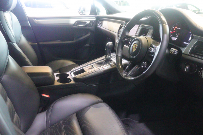 ポルシェ マカン ﾀｰﾎﾞ　MY17 PASM 黒本革 18Way電動ｼｰﾄ ｼｰﾄﾋｰﾀｰ ｱﾙｶﾝﾀｰﾗﾙｰﾌﾗｲﾅｰ PCMﾅﾋﾞ BOSEｻｳﾝﾄﾞ Car Play PDLS付LEDﾍｯﾄﾞﾗｲﾄ 360ｶﾒﾗ 21ｲﾝﾁHRE522Mｱﾙﾐ KWｻｽﾍﾟﾝｼｮﾝ　2年保証