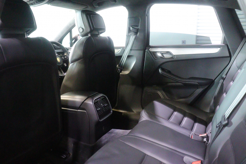 ポルシェ マカン ﾀｰﾎﾞ　MY17 PASM 黒本革 18Way電動ｼｰﾄ ｼｰﾄﾋｰﾀｰ ｱﾙｶﾝﾀｰﾗﾙｰﾌﾗｲﾅｰ PCMﾅﾋﾞ BOSEｻｳﾝﾄﾞ Car Play PDLS付LEDﾍｯﾄﾞﾗｲﾄ 360ｶﾒﾗ 21ｲﾝﾁHRE522Mｱﾙﾐ KWｻｽﾍﾟﾝｼｮﾝ　2年保証