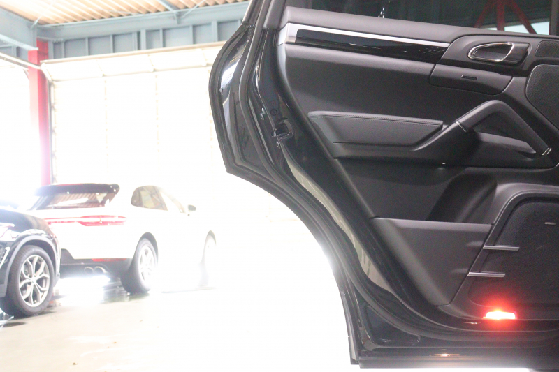 ポルシェ カイエン ﾌﾟﾗﾁﾅｴﾃﾞｨｼｮﾝ　MY17 特別仕様車 後期ﾓﾃﾞﾙ ｱﾙｶﾝﾀｰﾗｺﾝﾋﾞｼｰﾄ(ﾌﾞﾗｯｸ) PCMﾅﾋﾞ BOSEｻｳﾝﾄﾞ CarPlay ﾌﾙｾｸﾞTV ﾎﾞﾃﾞｨ同色ﾜｲﾄﾞﾎｲｰﾙｱｰﾁ ﾊｲｸﾞﾛｽｴｸｽﾃﾘｱ 20ｲﾝﾁRSｽﾊﾟｲﾀﾞｰｱﾙﾐ　2年保証