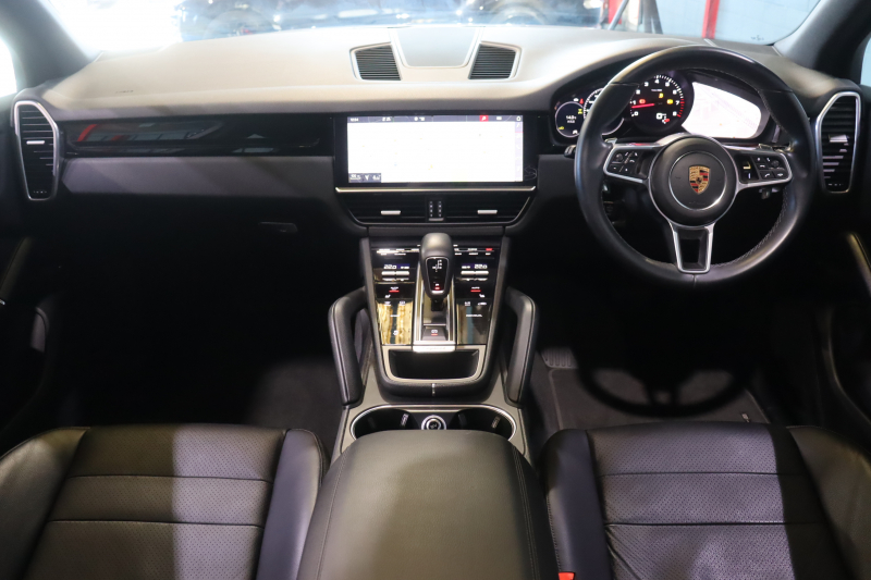 ポルシェ カイエン MY19 本革ｼｰﾄ(ﾌﾞﾗｯｸ) ﾒﾓﾘｰ機能付き電動ｼｰﾄ ｼｰﾄﾋｰﾀｰ ﾊﾟﾉﾗﾏｻﾝﾙｰﾌ PCMﾅﾋﾞ CarPlay LEDﾍｯﾄﾞﾗｲﾄ ｱｸﾃｨﾌﾞｸﾙｺﾝ ﾚｰﾝﾁｪﾝｼﾞ&ﾚｰﾝｷｰﾌﾟｱｼｽﾄ 21ｲﾝﾁｶｲｴﾝｴｸｽｸﾙｰｼﾌﾞﾃﾞｻﾞｲﾝｱﾙﾐ　2年保証