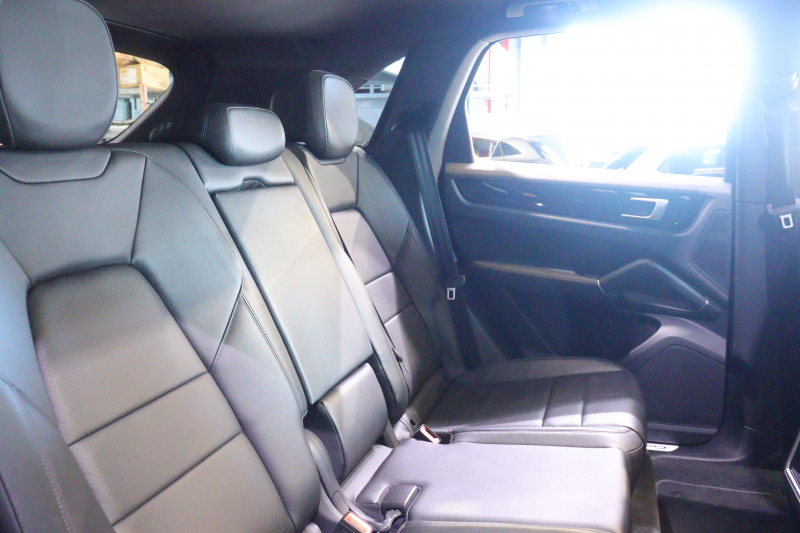 ポルシェ カイエン MY19 本革ｼｰﾄ(ﾌﾞﾗｯｸ) ﾒﾓﾘｰ機能付き電動ｼｰﾄ ｼｰﾄﾋｰﾀｰ ﾊﾟﾉﾗﾏｻﾝﾙｰﾌ PCMﾅﾋﾞ CarPlay LEDﾍｯﾄﾞﾗｲﾄ ｱｸﾃｨﾌﾞｸﾙｺﾝ ﾚｰﾝﾁｪﾝｼﾞ&ﾚｰﾝｷｰﾌﾟｱｼｽﾄ 21ｲﾝﾁｶｲｴﾝｴｸｽｸﾙｰｼﾌﾞﾃﾞｻﾞｲﾝｱﾙﾐ　2年保証