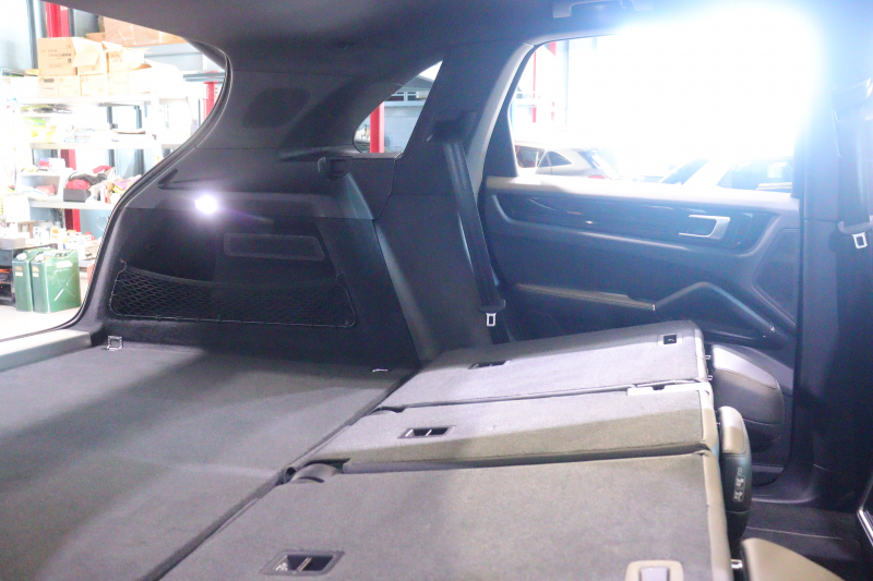 ポルシェ カイエン MY19 本革ｼｰﾄ(ﾌﾞﾗｯｸ) ﾒﾓﾘｰ機能付き電動ｼｰﾄ ｼｰﾄﾋｰﾀｰ ﾊﾟﾉﾗﾏｻﾝﾙｰﾌ PCMﾅﾋﾞ CarPlay LEDﾍｯﾄﾞﾗｲﾄ ｱｸﾃｨﾌﾞｸﾙｺﾝ ﾚｰﾝﾁｪﾝｼﾞ&ﾚｰﾝｷｰﾌﾟｱｼｽﾄ 21ｲﾝﾁｶｲｴﾝｴｸｽｸﾙｰｼﾌﾞﾃﾞｻﾞｲﾝｱﾙﾐ　2年保証