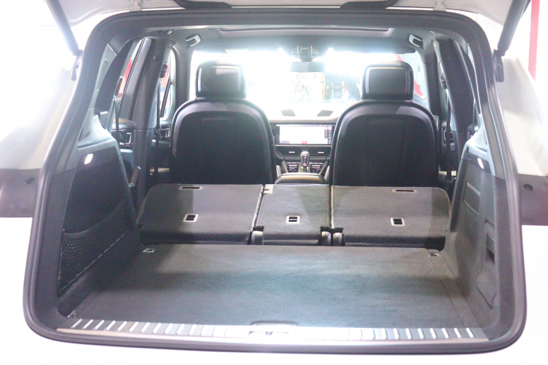 ポルシェ カイエン MY19 本革ｼｰﾄ(ﾌﾞﾗｯｸ) ﾒﾓﾘｰ機能付き電動ｼｰﾄ ｼｰﾄﾋｰﾀｰ ﾊﾟﾉﾗﾏｻﾝﾙｰﾌ PCMﾅﾋﾞ CarPlay LEDﾍｯﾄﾞﾗｲﾄ ｱｸﾃｨﾌﾞｸﾙｺﾝ ﾚｰﾝﾁｪﾝｼﾞ&ﾚｰﾝｷｰﾌﾟｱｼｽﾄ 21ｲﾝﾁｶｲｴﾝｴｸｽｸﾙｰｼﾌﾞﾃﾞｻﾞｲﾝｱﾙﾐ　2年保証