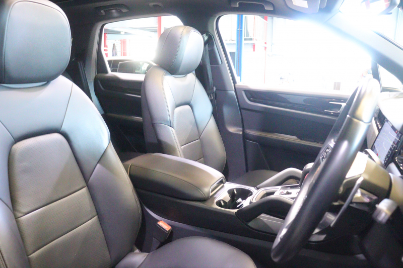 ポルシェ カイエン MY19 本革ｼｰﾄ(ﾌﾞﾗｯｸ) ﾒﾓﾘｰ機能付き電動ｼｰﾄ ｼｰﾄﾋｰﾀｰ ﾊﾟﾉﾗﾏｻﾝﾙｰﾌ PCMﾅﾋﾞ CarPlay LEDﾍｯﾄﾞﾗｲﾄ ｱｸﾃｨﾌﾞｸﾙｺﾝ ﾚｰﾝﾁｪﾝｼﾞ&ﾚｰﾝｷｰﾌﾟｱｼｽﾄ 21ｲﾝﾁｶｲｴﾝｴｸｽｸﾙｰｼﾌﾞﾃﾞｻﾞｲﾝｱﾙﾐ　2年保証