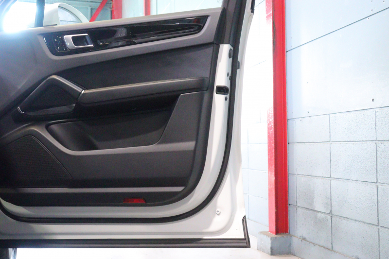 ポルシェ カイエン MY19 本革ｼｰﾄ(ﾌﾞﾗｯｸ) ﾒﾓﾘｰ機能付き電動ｼｰﾄ ｼｰﾄﾋｰﾀｰ ﾊﾟﾉﾗﾏｻﾝﾙｰﾌ PCMﾅﾋﾞ CarPlay LEDﾍｯﾄﾞﾗｲﾄ ｱｸﾃｨﾌﾞｸﾙｺﾝ ﾚｰﾝﾁｪﾝｼﾞ&ﾚｰﾝｷｰﾌﾟｱｼｽﾄ 21ｲﾝﾁｶｲｴﾝｴｸｽｸﾙｰｼﾌﾞﾃﾞｻﾞｲﾝｱﾙﾐ　2年保証