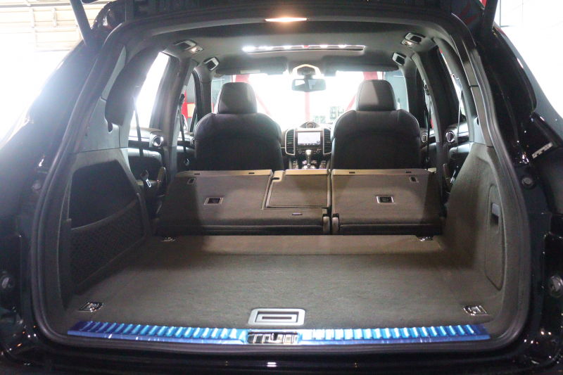 ポルシェ カイエン ﾌﾟﾗﾁﾅｴﾃﾞｨｼｮﾝ　特別仕様車 後期ﾓﾃﾞﾙ PASM ｱﾙｶﾝﾀｰﾗｺﾝﾋﾞｼｰﾄ(ｱｹﾞｰﾄｸﾞﾚｰ) ｻﾝﾙｰﾌ PCMﾅﾋﾞ BOSEｻｳﾝﾄﾞ CarPlay ｱｸﾃｨﾌﾞｸﾙｺﾝ ｴﾝﾄﾘｰﾄﾞﾗｲﾌﾞ PDLS付ｷｾﾉﾝﾍｯﾄﾞﾗｲﾄ ｽﾎﾟｰﾂﾃｰﾙﾊﾟｲﾌﾟ 21ｲﾝﾁｶｲｴﾝｸﾗｯｼｯｸｱﾙﾐ　2年保証