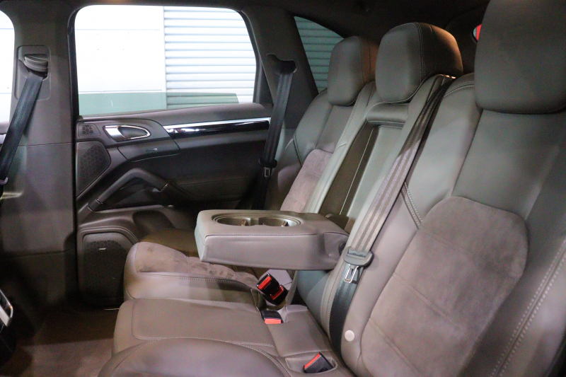 ポルシェ カイエン ﾌﾟﾗﾁﾅｴﾃﾞｨｼｮﾝ　特別仕様車 後期ﾓﾃﾞﾙ PASM ｱﾙｶﾝﾀｰﾗｺﾝﾋﾞｼｰﾄ(ｱｹﾞｰﾄｸﾞﾚｰ) ｻﾝﾙｰﾌ PCMﾅﾋﾞ BOSEｻｳﾝﾄﾞ CarPlay ｱｸﾃｨﾌﾞｸﾙｺﾝ ｴﾝﾄﾘｰﾄﾞﾗｲﾌﾞ PDLS付ｷｾﾉﾝﾍｯﾄﾞﾗｲﾄ ｽﾎﾟｰﾂﾃｰﾙﾊﾟｲﾌﾟ 21ｲﾝﾁｶｲｴﾝｸﾗｯｼｯｸｱﾙﾐ　2年保証