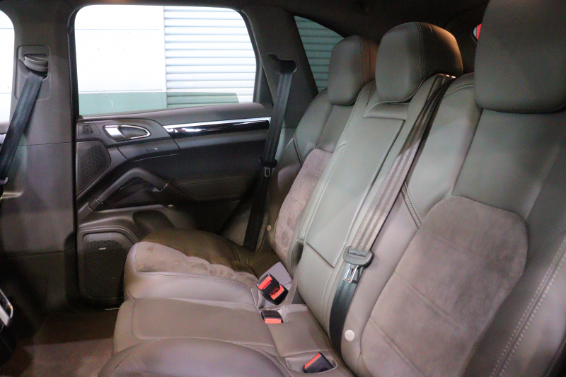 ポルシェ カイエン ﾌﾟﾗﾁﾅｴﾃﾞｨｼｮﾝ　特別仕様車 後期ﾓﾃﾞﾙ PASM ｱﾙｶﾝﾀｰﾗｺﾝﾋﾞｼｰﾄ(ｱｹﾞｰﾄｸﾞﾚｰ) ｻﾝﾙｰﾌ PCMﾅﾋﾞ BOSEｻｳﾝﾄﾞ CarPlay ｱｸﾃｨﾌﾞｸﾙｺﾝ ｴﾝﾄﾘｰﾄﾞﾗｲﾌﾞ PDLS付ｷｾﾉﾝﾍｯﾄﾞﾗｲﾄ ｽﾎﾟｰﾂﾃｰﾙﾊﾟｲﾌﾟ 21ｲﾝﾁｶｲｴﾝｸﾗｯｼｯｸｱﾙﾐ　2年保証