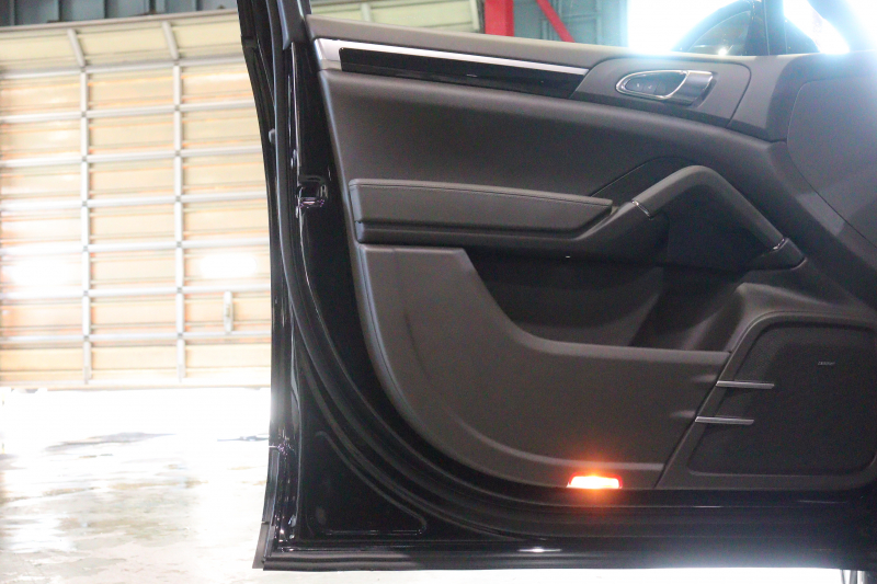 ポルシェ カイエン ﾌﾟﾗﾁﾅｴﾃﾞｨｼｮﾝ　特別仕様車 後期ﾓﾃﾞﾙ PASM ｱﾙｶﾝﾀｰﾗｺﾝﾋﾞｼｰﾄ(ｱｹﾞｰﾄｸﾞﾚｰ) ｻﾝﾙｰﾌ PCMﾅﾋﾞ BOSEｻｳﾝﾄﾞ CarPlay ｱｸﾃｨﾌﾞｸﾙｺﾝ ｴﾝﾄﾘｰﾄﾞﾗｲﾌﾞ PDLS付ｷｾﾉﾝﾍｯﾄﾞﾗｲﾄ ｽﾎﾟｰﾂﾃｰﾙﾊﾟｲﾌﾟ 21ｲﾝﾁｶｲｴﾝｸﾗｯｼｯｸｱﾙﾐ　2年保証