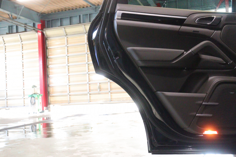 ポルシェ カイエン ﾌﾟﾗﾁﾅｴﾃﾞｨｼｮﾝ　特別仕様車 後期ﾓﾃﾞﾙ PASM ｱﾙｶﾝﾀｰﾗｺﾝﾋﾞｼｰﾄ(ｱｹﾞｰﾄｸﾞﾚｰ) ｻﾝﾙｰﾌ PCMﾅﾋﾞ BOSEｻｳﾝﾄﾞ CarPlay ｱｸﾃｨﾌﾞｸﾙｺﾝ ｴﾝﾄﾘｰﾄﾞﾗｲﾌﾞ PDLS付ｷｾﾉﾝﾍｯﾄﾞﾗｲﾄ ｽﾎﾟｰﾂﾃｰﾙﾊﾟｲﾌﾟ 21ｲﾝﾁｶｲｴﾝｸﾗｯｼｯｸｱﾙﾐ　2年保証