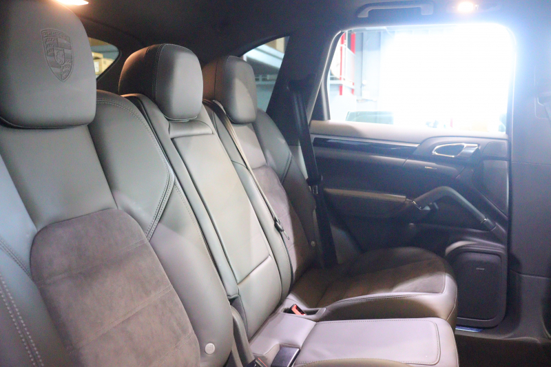 ポルシェ カイエン ﾌﾟﾗﾁﾅｴﾃﾞｨｼｮﾝ　特別仕様車 後期ﾓﾃﾞﾙ PASM ｱﾙｶﾝﾀｰﾗｺﾝﾋﾞｼｰﾄ(ｱｹﾞｰﾄｸﾞﾚｰ) ｻﾝﾙｰﾌ PCMﾅﾋﾞ BOSEｻｳﾝﾄﾞ CarPlay ｱｸﾃｨﾌﾞｸﾙｺﾝ ｴﾝﾄﾘｰﾄﾞﾗｲﾌﾞ PDLS付ｷｾﾉﾝﾍｯﾄﾞﾗｲﾄ ｽﾎﾟｰﾂﾃｰﾙﾊﾟｲﾌﾟ 21ｲﾝﾁｶｲｴﾝｸﾗｯｼｯｸｱﾙﾐ　2年保証