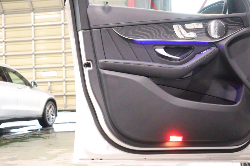 メルセデスベンツ GLC GLC 220d 4MATIC AMGﾗｲﾝ ﾚｻﾞｰｴｸｽｸﾙｰｼﾌﾞP ﾚｰﾀﾞｰSP　黒本革 ﾘﾗｸｾﾞｰｼｮﾝ ﾊﾟﾉﾗﾏｻﾝﾙｰﾌ 10.25ｲﾝﾁﾜｲﾄﾞﾅﾋﾞ 12.3ｲﾝﾁｺｸﾋﾟｯﾄﾃﾞｨｽﾌﾟﾚｲ Burmester ｱｸﾃｨﾌﾞｸﾙｺﾝ ﾏﾙﾁﾋﾞｰﾑLED ﾍｯﾄﾞｱｯﾌﾟﾃﾞｨｽﾌﾟﾚｲ　2年保証