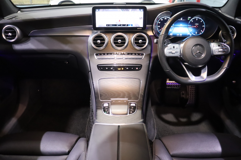 メルセデスベンツ GLC GLC 220d 4MATIC AMGﾗｲﾝ ﾚｻﾞｰｴｸｽｸﾙｰｼﾌﾞP ﾚｰﾀﾞｰSP　黒本革 ﾘﾗｸｾﾞｰｼｮﾝ ﾊﾟﾉﾗﾏｻﾝﾙｰﾌ 10.25ｲﾝﾁﾜｲﾄﾞﾅﾋﾞ 12.3ｲﾝﾁｺｸﾋﾟｯﾄﾃﾞｨｽﾌﾟﾚｲ Burmester ｱｸﾃｨﾌﾞｸﾙｺﾝ ﾏﾙﾁﾋﾞｰﾑLED ﾍｯﾄﾞｱｯﾌﾟﾃﾞｨｽﾌﾟﾚｲ　2年保証
