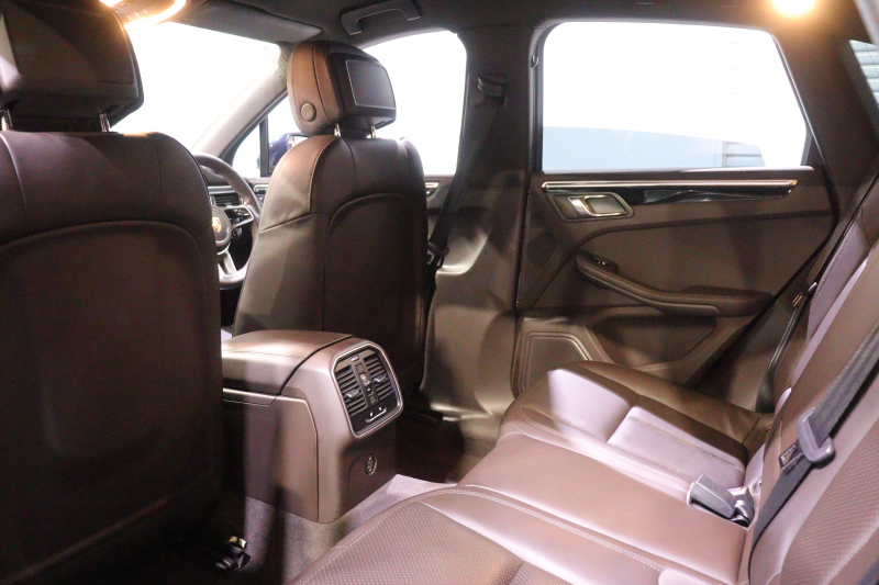 ポルシェ マカン S　ｴﾝﾄﾘｰﾄﾞﾗｲﾌﾞ ﾚｻﾞｰｲﾝﾃﾘｱ(ｻﾄﾞﾙﾌﾞﾗｳﾝ) PCMﾅﾋﾞ CarPlay 前後席ｼｰﾄﾋｰﾀｰ 14wayﾊﾟﾜｰｼｰﾄ ｷｾﾉﾝﾗｲﾄ 自動ﾘｱｹﾞｰﾄ ﾚｰﾝﾃﾞｨﾊﾟｰﾁｬｳｫｰﾆﾝｸﾞ 18ｲﾝﾁﾏｶﾝSﾎｲｰﾙ　2年保証