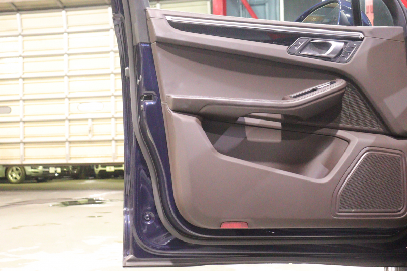 ポルシェ マカン S　ｴﾝﾄﾘｰﾄﾞﾗｲﾌﾞ ﾚｻﾞｰｲﾝﾃﾘｱ(ｻﾄﾞﾙﾌﾞﾗｳﾝ) PCMﾅﾋﾞ CarPlay 前後席ｼｰﾄﾋｰﾀｰ 14wayﾊﾟﾜｰｼｰﾄ ｷｾﾉﾝﾗｲﾄ 自動ﾘｱｹﾞｰﾄ ﾚｰﾝﾃﾞｨﾊﾟｰﾁｬｳｫｰﾆﾝｸﾞ 18ｲﾝﾁﾏｶﾝSﾎｲｰﾙ　2年保証