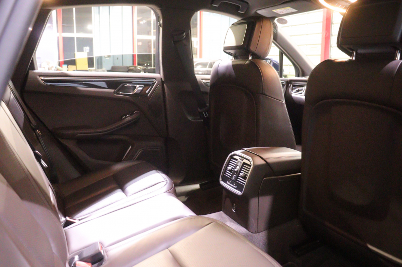 ポルシェ マカン S　ｴﾝﾄﾘｰﾄﾞﾗｲﾌﾞ ﾚｻﾞｰｲﾝﾃﾘｱ(ｻﾄﾞﾙﾌﾞﾗｳﾝ) PCMﾅﾋﾞ CarPlay 前後席ｼｰﾄﾋｰﾀｰ 14wayﾊﾟﾜｰｼｰﾄ ｷｾﾉﾝﾗｲﾄ 自動ﾘｱｹﾞｰﾄ ﾚｰﾝﾃﾞｨﾊﾟｰﾁｬｳｫｰﾆﾝｸﾞ 18ｲﾝﾁﾏｶﾝSﾎｲｰﾙ　2年保証