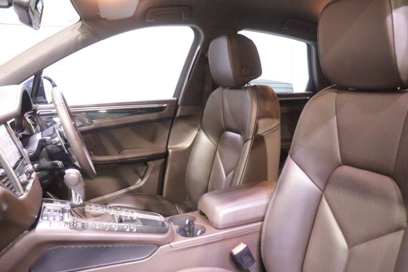 ポルシェ マカン S　ｴﾝﾄﾘｰﾄﾞﾗｲﾌﾞ ﾚｻﾞｰｲﾝﾃﾘｱ(ｻﾄﾞﾙﾌﾞﾗｳﾝ) PCMﾅﾋﾞ CarPlay 前後席ｼｰﾄﾋｰﾀｰ 14wayﾊﾟﾜｰｼｰﾄ ｷｾﾉﾝﾗｲﾄ 自動ﾘｱｹﾞｰﾄ ﾚｰﾝﾃﾞｨﾊﾟｰﾁｬｳｫｰﾆﾝｸﾞ 18ｲﾝﾁﾏｶﾝSﾎｲｰﾙ　2年保証