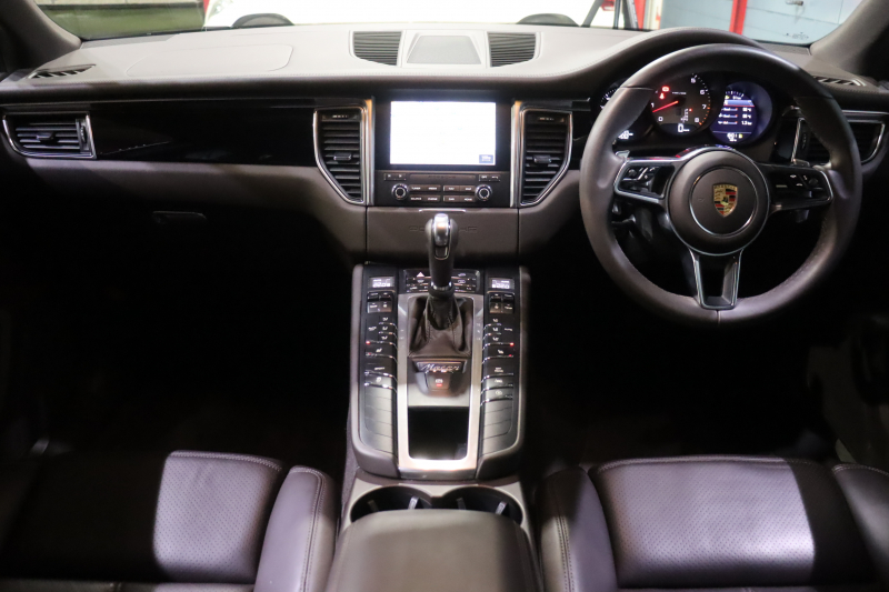 ポルシェ マカン S　ｴﾝﾄﾘｰﾄﾞﾗｲﾌﾞ ﾚｻﾞｰｲﾝﾃﾘｱ(ｻﾄﾞﾙﾌﾞﾗｳﾝ) PCMﾅﾋﾞ CarPlay 前後席ｼｰﾄﾋｰﾀｰ 14wayﾊﾟﾜｰｼｰﾄ ｷｾﾉﾝﾗｲﾄ 自動ﾘｱｹﾞｰﾄ ﾚｰﾝﾃﾞｨﾊﾟｰﾁｬｳｫｰﾆﾝｸﾞ 18ｲﾝﾁﾏｶﾝSﾎｲｰﾙ　2年保証