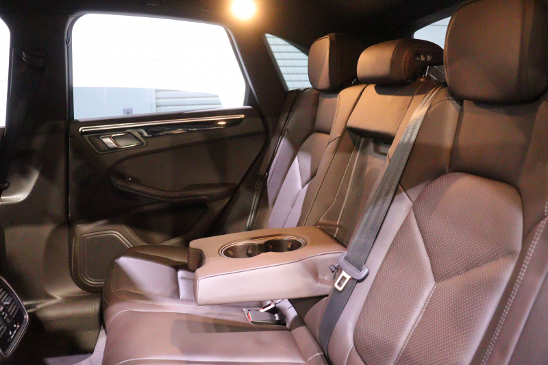 ポルシェ マカン S　ｴﾝﾄﾘｰﾄﾞﾗｲﾌﾞ ﾚｻﾞｰｲﾝﾃﾘｱ(ｻﾄﾞﾙﾌﾞﾗｳﾝ) PCMﾅﾋﾞ CarPlay 前後席ｼｰﾄﾋｰﾀｰ 14wayﾊﾟﾜｰｼｰﾄ ｷｾﾉﾝﾗｲﾄ 自動ﾘｱｹﾞｰﾄ ﾚｰﾝﾃﾞｨﾊﾟｰﾁｬｳｫｰﾆﾝｸﾞ 18ｲﾝﾁﾏｶﾝSﾎｲｰﾙ　2年保証