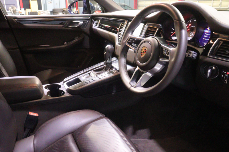 ポルシェ マカン S　ｴﾝﾄﾘｰﾄﾞﾗｲﾌﾞ ﾚｻﾞｰｲﾝﾃﾘｱ(ｻﾄﾞﾙﾌﾞﾗｳﾝ) PCMﾅﾋﾞ CarPlay 前後席ｼｰﾄﾋｰﾀｰ 14wayﾊﾟﾜｰｼｰﾄ ｷｾﾉﾝﾗｲﾄ 自動ﾘｱｹﾞｰﾄ ﾚｰﾝﾃﾞｨﾊﾟｰﾁｬｳｫｰﾆﾝｸﾞ 18ｲﾝﾁﾏｶﾝSﾎｲｰﾙ　2年保証