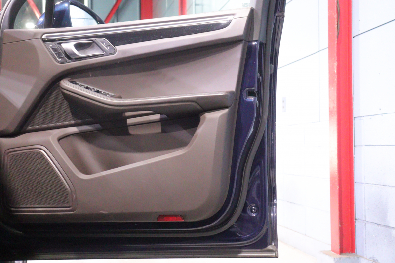 ポルシェ マカン S　ｴﾝﾄﾘｰﾄﾞﾗｲﾌﾞ ﾚｻﾞｰｲﾝﾃﾘｱ(ｻﾄﾞﾙﾌﾞﾗｳﾝ) PCMﾅﾋﾞ CarPlay 前後席ｼｰﾄﾋｰﾀｰ 14wayﾊﾟﾜｰｼｰﾄ ｷｾﾉﾝﾗｲﾄ 自動ﾘｱｹﾞｰﾄ ﾚｰﾝﾃﾞｨﾊﾟｰﾁｬｳｫｰﾆﾝｸﾞ 18ｲﾝﾁﾏｶﾝSﾎｲｰﾙ　2年保証