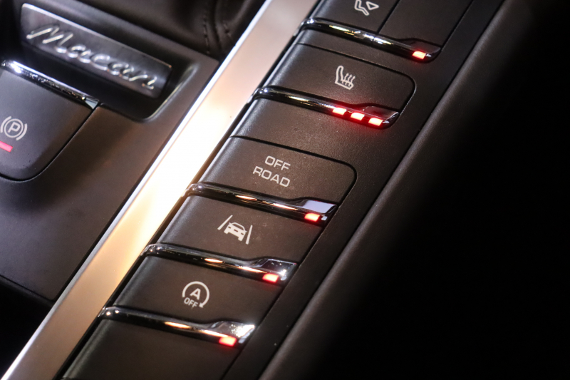 ポルシェ マカン S　ｴﾝﾄﾘｰﾄﾞﾗｲﾌﾞ ﾚｻﾞｰｲﾝﾃﾘｱ(ｻﾄﾞﾙﾌﾞﾗｳﾝ) PCMﾅﾋﾞ CarPlay 前後席ｼｰﾄﾋｰﾀｰ 14wayﾊﾟﾜｰｼｰﾄ ｷｾﾉﾝﾗｲﾄ 自動ﾘｱｹﾞｰﾄ ﾚｰﾝﾃﾞｨﾊﾟｰﾁｬｳｫｰﾆﾝｸﾞ 18ｲﾝﾁﾏｶﾝSﾎｲｰﾙ　2年保証