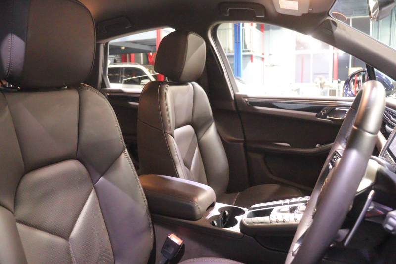 ポルシェ マカン S　ｴﾝﾄﾘｰﾄﾞﾗｲﾌﾞ ﾚｻﾞｰｲﾝﾃﾘｱ(ｻﾄﾞﾙﾌﾞﾗｳﾝ) PCMﾅﾋﾞ CarPlay 前後席ｼｰﾄﾋｰﾀｰ 14wayﾊﾟﾜｰｼｰﾄ ｷｾﾉﾝﾗｲﾄ 自動ﾘｱｹﾞｰﾄ ﾚｰﾝﾃﾞｨﾊﾟｰﾁｬｳｫｰﾆﾝｸﾞ 18ｲﾝﾁﾏｶﾝSﾎｲｰﾙ　2年保証