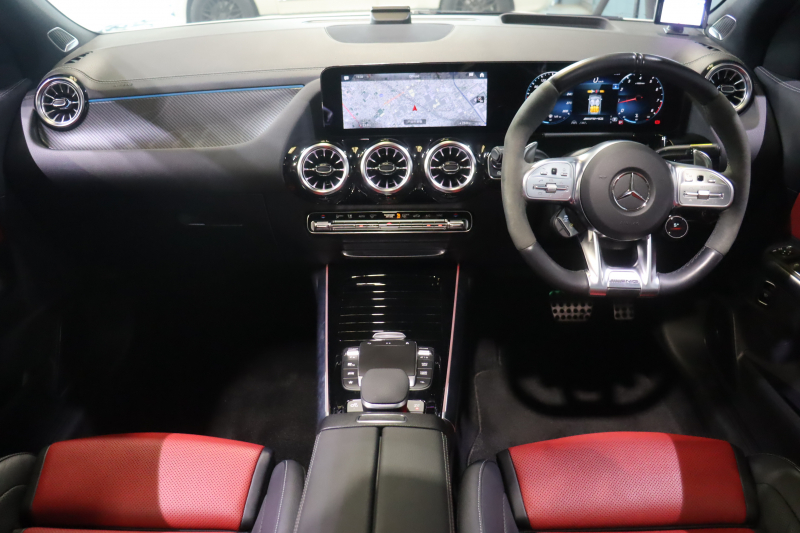 メルセデスベンツ GLA GLA45 S 4MATIC+ AMGﾊﾟﾌｫｰﾏﾝｽ&ｱﾄﾞﾊﾞﾝｽﾄﾞP ﾚｰﾀﾞｰSP　本革(ｸﾗｼｯｸﾚｯﾄﾞ/ﾌﾞﾗｯｸ) ﾊﾟﾌｫｰﾏﾝｽｼｰﾄ ﾊﾟﾉﾗﾏｻﾝﾙｰﾌ 10.25ｲﾝﾁﾜｲﾄﾞﾅﾋﾞ Burmesterｻｳﾝﾄﾞ ｼｰﾄﾋｰﾀｰ/ﾍﾞﾝﾁﾚｰﾀｰ ﾍｯﾄﾞｱｯﾌﾟﾃﾞｨｽﾌﾟﾚｲ 360ｶﾒﾗ　2年保証