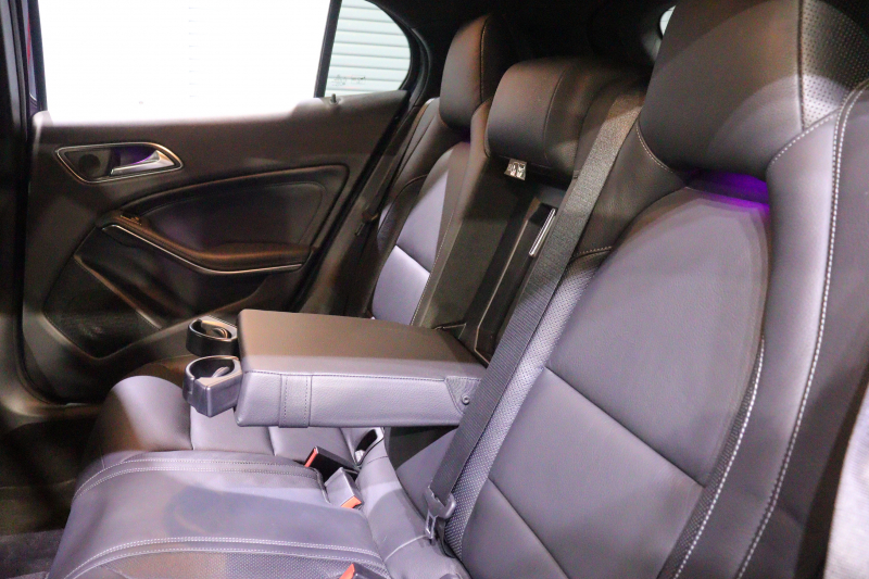 メルセデスベンツ GLA GLA220 4MATIC ﾚｻﾞｰｴｸｽｸﾙｰｼﾌﾞ&ﾌﾟﾚﾐｱﾑP ﾚｰﾀﾞｰSP　後期ﾓﾃﾞﾙ 黒本革 ﾊﾟﾉﾗﾏｻﾝﾙｰﾌ 8ｲﾝﾁﾜｲﾄﾞﾅﾋﾞ CarPlay harman/kardonｻｳﾝﾄﾞ LEDﾍｯﾄﾞﾗｲﾄ ｱｸﾃｨﾌﾞｸﾙｺﾝ 自動ﾘｱｹﾞｰﾄ 18ｲﾝﾁｱﾙﾐ　2年保証