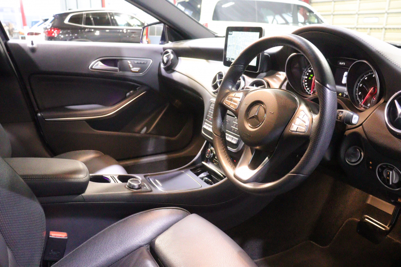 メルセデスベンツ GLA GLA220 4MATIC ﾚｻﾞｰｴｸｽｸﾙｰｼﾌﾞ&ﾌﾟﾚﾐｱﾑP ﾚｰﾀﾞｰSP　後期ﾓﾃﾞﾙ 黒本革 ﾊﾟﾉﾗﾏｻﾝﾙｰﾌ 8ｲﾝﾁﾜｲﾄﾞﾅﾋﾞ CarPlay harman/kardonｻｳﾝﾄﾞ LEDﾍｯﾄﾞﾗｲﾄ ｱｸﾃｨﾌﾞｸﾙｺﾝ 自動ﾘｱｹﾞｰﾄ 18ｲﾝﾁｱﾙﾐ　2年保証