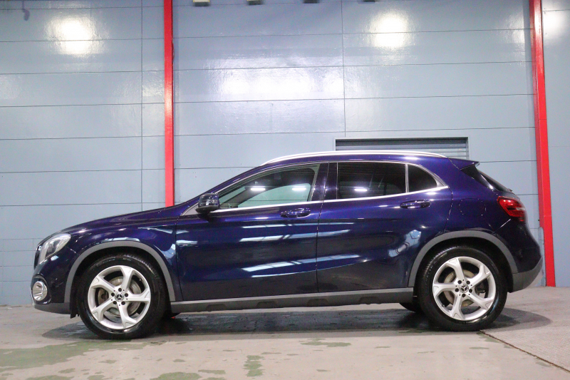 メルセデスベンツ GLA GLA220 4MATIC ﾚｻﾞｰｴｸｽｸﾙｰｼﾌﾞ&ﾌﾟﾚﾐｱﾑP ﾚｰﾀﾞｰSP　後期ﾓﾃﾞﾙ 黒本革 ﾊﾟﾉﾗﾏｻﾝﾙｰﾌ 8ｲﾝﾁﾜｲﾄﾞﾅﾋﾞ CarPlay harman/kardonｻｳﾝﾄﾞ LEDﾍｯﾄﾞﾗｲﾄ ｱｸﾃｨﾌﾞｸﾙｺﾝ 自動ﾘｱｹﾞｰﾄ 18ｲﾝﾁｱﾙﾐ　2年保証