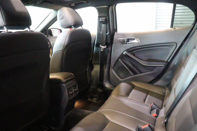 メルセデスベンツ GLA GLA220 4MATIC ﾌﾟﾚﾐｱﾑP ﾚｰﾀﾞｰSP　後期ﾓﾃﾞﾙ 黒革 ﾊﾟﾉﾗﾏｻﾝﾙｰﾌ 8ｲﾝﾁﾜｲﾄﾞﾅﾋﾞ CarPlay harman/kardonｻｳﾝﾄﾞ LEDﾍｯﾄﾞﾗｲﾄ ｱｸﾃｨﾌﾞｸﾙｺﾝ 自動ﾘｱｹﾞｰﾄ 18ｲﾝﾁｱﾙﾐ　2年保証