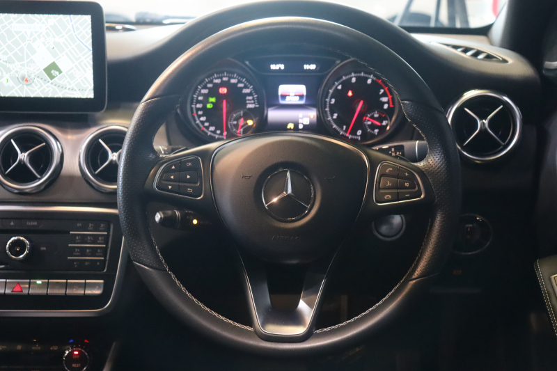 メルセデスベンツ GLA GLA220 4MATIC ﾌﾟﾚﾐｱﾑP ﾚｰﾀﾞｰSP　後期ﾓﾃﾞﾙ 黒革 ﾊﾟﾉﾗﾏｻﾝﾙｰﾌ 8ｲﾝﾁﾜｲﾄﾞﾅﾋﾞ CarPlay harman/kardonｻｳﾝﾄﾞ LEDﾍｯﾄﾞﾗｲﾄ ｱｸﾃｨﾌﾞｸﾙｺﾝ 自動ﾘｱｹﾞｰﾄ 18ｲﾝﾁｱﾙﾐ　2年保証