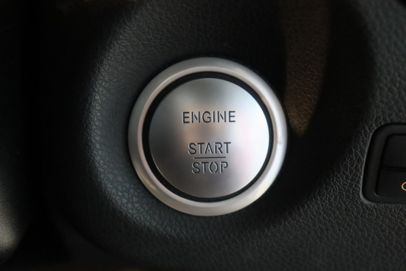 メルセデスベンツ GLA GLA220 4MATIC ﾌﾟﾚﾐｱﾑP ﾚｰﾀﾞｰSP　後期ﾓﾃﾞﾙ 黒革 ﾊﾟﾉﾗﾏｻﾝﾙｰﾌ 8ｲﾝﾁﾜｲﾄﾞﾅﾋﾞ CarPlay harman/kardonｻｳﾝﾄﾞ LEDﾍｯﾄﾞﾗｲﾄ ｱｸﾃｨﾌﾞｸﾙｺﾝ 自動ﾘｱｹﾞｰﾄ 18ｲﾝﾁｱﾙﾐ　2年保証