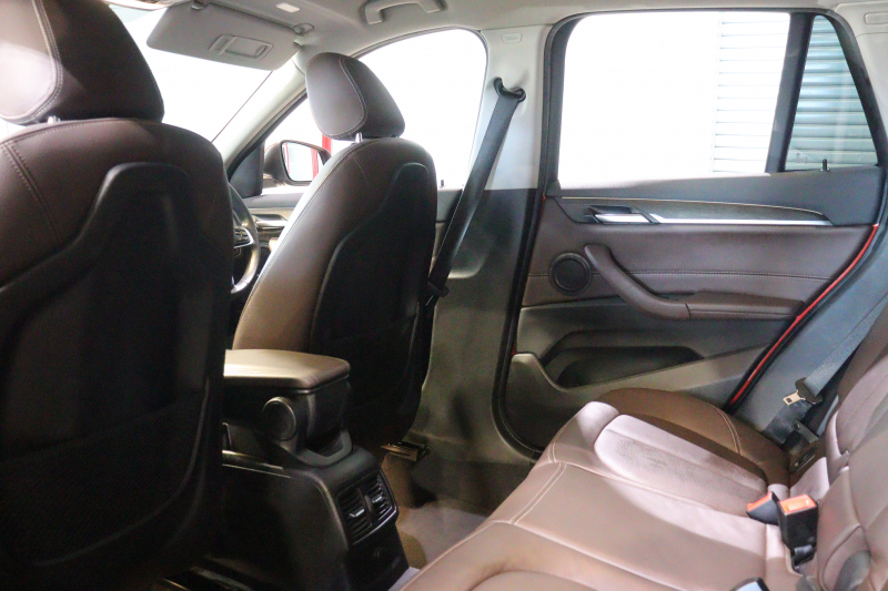 BMW X1 xDrive 18d ｱｰﾊﾞﾆｽﾀ　特別限定車 1ｵﾅ 専用ｶﾗｰ Aｱｸﾃｨﾌﾞ･ｾｰﾌﾃｨ ACC 茶革 純正ﾅﾋﾞ Bｶﾒﾗ ﾍｯﾄﾞｱｯﾌﾟD 19ｲﾝﾁAW(ｽﾀｲﾘﾝｸﾞ551) ｱﾝﾋﾞｴﾝﾄﾗｲﾄ LEDﾗｲﾄ 自動ﾘｱｹﾞｰﾄ　2年保証付