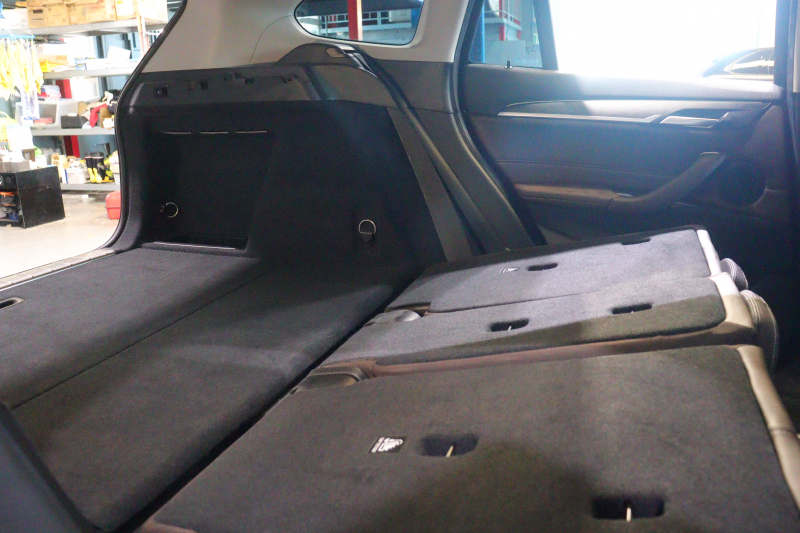 BMW X1 xDrive 18d ｱｰﾊﾞﾆｽﾀ　特別限定車 1ｵﾅ 専用ｶﾗｰ Aｱｸﾃｨﾌﾞ･ｾｰﾌﾃｨ ACC 茶革 純正ﾅﾋﾞ Bｶﾒﾗ ﾍｯﾄﾞｱｯﾌﾟD 19ｲﾝﾁAW(ｽﾀｲﾘﾝｸﾞ551) ｱﾝﾋﾞｴﾝﾄﾗｲﾄ LEDﾗｲﾄ 自動ﾘｱｹﾞｰﾄ　2年保証付