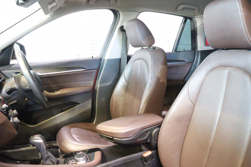 BMW X1 xDrive 18d ｱｰﾊﾞﾆｽﾀ　特別限定車 1ｵﾅ 専用ｶﾗｰ Aｱｸﾃｨﾌﾞ･ｾｰﾌﾃｨ ACC 茶革 純正ﾅﾋﾞ Bｶﾒﾗ ﾍｯﾄﾞｱｯﾌﾟD 19ｲﾝﾁAW(ｽﾀｲﾘﾝｸﾞ551) ｱﾝﾋﾞｴﾝﾄﾗｲﾄ LEDﾗｲﾄ 自動ﾘｱｹﾞｰﾄ　2年保証付