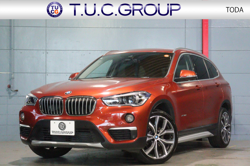 BMW X1 xDrive 18d ｱｰﾊﾞﾆｽﾀ　特別限定車 1ｵﾅ 専用ｶﾗｰ Aｱｸﾃｨﾌﾞ･ｾｰﾌﾃｨ ACC 茶革 純正ﾅﾋﾞ Bｶﾒﾗ ﾍｯﾄﾞｱｯﾌﾟD 19ｲﾝﾁAW(ｽﾀｲﾘﾝｸﾞ551) ｱﾝﾋﾞｴﾝﾄﾗｲﾄ LEDﾗｲﾄ 自動ﾘｱｹﾞｰﾄ　2年保証付