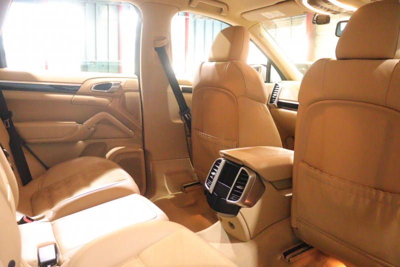 ポルシェ カイエン ﾌﾟﾗﾁﾅｴﾃﾞｨｼｮﾝ　特別仕様車 後期ﾓﾃﾞﾙ MY17 ｱﾙｶﾝﾀｰﾗｺﾝﾋﾞｼｰﾄ(ﾙｸｿｰﾙﾍﾞｰｼﾞｭ) PCMﾅﾋﾞ BOSEｻｳﾝﾄﾞ CarPlay PDLS付ｷｾﾉﾝﾍｯﾄﾞﾗｲﾄ ﾎﾞﾃﾞｨ同色ｴｸｽﾃﾘｱ 19ｲﾝﾁｶｲｴﾝﾀｰﾎﾞｱﾙﾐ 有償色　2年保証