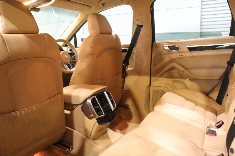 ポルシェ カイエン ﾌﾟﾗﾁﾅｴﾃﾞｨｼｮﾝ　特別仕様車 後期ﾓﾃﾞﾙ MY17 ｱﾙｶﾝﾀｰﾗｺﾝﾋﾞｼｰﾄ(ﾙｸｿｰﾙﾍﾞｰｼﾞｭ) PCMﾅﾋﾞ BOSEｻｳﾝﾄﾞ CarPlay PDLS付ｷｾﾉﾝﾍｯﾄﾞﾗｲﾄ ﾎﾞﾃﾞｨ同色ｴｸｽﾃﾘｱ 19ｲﾝﾁｶｲｴﾝﾀｰﾎﾞｱﾙﾐ 有償色　2年保証