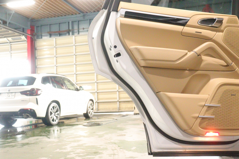 ポルシェ カイエン ﾌﾟﾗﾁﾅｴﾃﾞｨｼｮﾝ　特別仕様車 後期ﾓﾃﾞﾙ MY17 ｱﾙｶﾝﾀｰﾗｺﾝﾋﾞｼｰﾄ(ﾙｸｿｰﾙﾍﾞｰｼﾞｭ) PCMﾅﾋﾞ BOSEｻｳﾝﾄﾞ CarPlay PDLS付ｷｾﾉﾝﾍｯﾄﾞﾗｲﾄ ﾎﾞﾃﾞｨ同色ｴｸｽﾃﾘｱ 19ｲﾝﾁｶｲｴﾝﾀｰﾎﾞｱﾙﾐ 有償色　2年保証