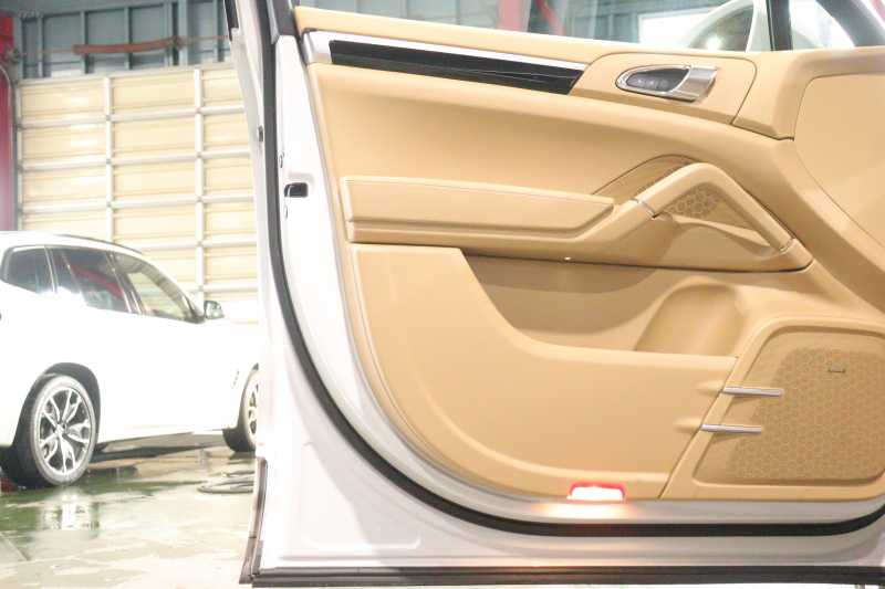 ポルシェ カイエン ﾌﾟﾗﾁﾅｴﾃﾞｨｼｮﾝ　特別仕様車 後期ﾓﾃﾞﾙ MY17 ｱﾙｶﾝﾀｰﾗｺﾝﾋﾞｼｰﾄ(ﾙｸｿｰﾙﾍﾞｰｼﾞｭ) PCMﾅﾋﾞ BOSEｻｳﾝﾄﾞ CarPlay PDLS付ｷｾﾉﾝﾍｯﾄﾞﾗｲﾄ ﾎﾞﾃﾞｨ同色ｴｸｽﾃﾘｱ 19ｲﾝﾁｶｲｴﾝﾀｰﾎﾞｱﾙﾐ 有償色　2年保証