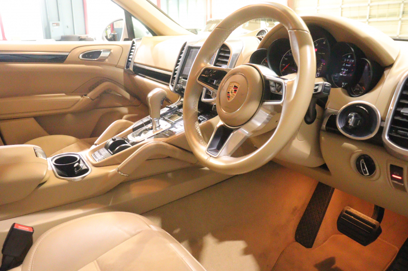 ポルシェ カイエン ﾌﾟﾗﾁﾅｴﾃﾞｨｼｮﾝ　特別仕様車 後期ﾓﾃﾞﾙ MY17 ｱﾙｶﾝﾀｰﾗｺﾝﾋﾞｼｰﾄ(ﾙｸｿｰﾙﾍﾞｰｼﾞｭ) PCMﾅﾋﾞ BOSEｻｳﾝﾄﾞ CarPlay PDLS付ｷｾﾉﾝﾍｯﾄﾞﾗｲﾄ ﾎﾞﾃﾞｨ同色ｴｸｽﾃﾘｱ 19ｲﾝﾁｶｲｴﾝﾀｰﾎﾞｱﾙﾐ 有償色　2年保証