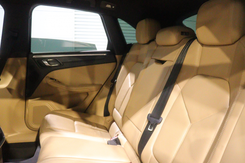 ポルシェ マカン ﾂｰﾄｰﾝﾚｻﾞｰｲﾝﾃﾘｱ(ﾍﾞｰｼﾞｭ/ﾌﾞﾗｯｸ) ﾍﾞｰｼﾞｭﾚｻﾞｰｼｰﾄ ｼｰﾄﾋｰﾀｰ PCMﾅﾋﾞ Bluetooth ﾊﾞｯｸ/ｻｲﾄﾞｶﾒﾗ 8way電動ｼｰﾄ ﾚｰﾝﾃﾞｨﾊﾟｰﾁｬｳｫｰﾆﾝｸﾞ ｷｾﾉﾝﾍｯﾄﾞﾗｲﾄ 19ｲﾝﾁﾏｶﾝﾀｰﾎﾞAW　2年保証