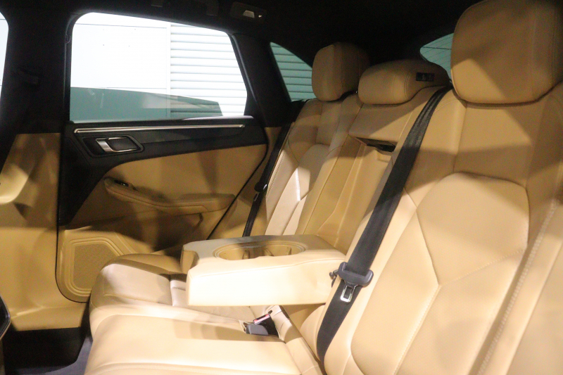 ポルシェ マカン ﾂｰﾄｰﾝﾚｻﾞｰｲﾝﾃﾘｱ(ﾍﾞｰｼﾞｭ/ﾌﾞﾗｯｸ) ﾍﾞｰｼﾞｭﾚｻﾞｰｼｰﾄ ｼｰﾄﾋｰﾀｰ PCMﾅﾋﾞ Bluetooth ﾊﾞｯｸ/ｻｲﾄﾞｶﾒﾗ 8way電動ｼｰﾄ ﾚｰﾝﾃﾞｨﾊﾟｰﾁｬｳｫｰﾆﾝｸﾞ ｷｾﾉﾝﾍｯﾄﾞﾗｲﾄ 19ｲﾝﾁﾏｶﾝﾀｰﾎﾞAW　2年保証