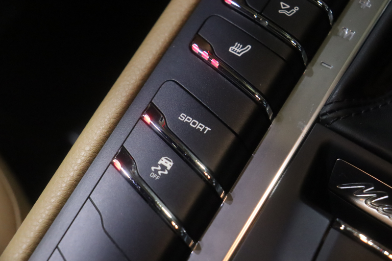 ポルシェ マカン ﾂｰﾄｰﾝﾚｻﾞｰｲﾝﾃﾘｱ(ﾍﾞｰｼﾞｭ/ﾌﾞﾗｯｸ) ﾍﾞｰｼﾞｭﾚｻﾞｰｼｰﾄ ｼｰﾄﾋｰﾀｰ PCMﾅﾋﾞ Bluetooth ﾊﾞｯｸ/ｻｲﾄﾞｶﾒﾗ 8way電動ｼｰﾄ ﾚｰﾝﾃﾞｨﾊﾟｰﾁｬｳｫｰﾆﾝｸﾞ ｷｾﾉﾝﾍｯﾄﾞﾗｲﾄ 19ｲﾝﾁﾏｶﾝﾀｰﾎﾞAW　2年保証