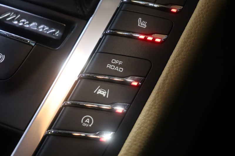 ポルシェ マカン ﾂｰﾄｰﾝﾚｻﾞｰｲﾝﾃﾘｱ(ﾍﾞｰｼﾞｭ/ﾌﾞﾗｯｸ) ﾍﾞｰｼﾞｭﾚｻﾞｰｼｰﾄ ｼｰﾄﾋｰﾀｰ PCMﾅﾋﾞ Bluetooth ﾊﾞｯｸ/ｻｲﾄﾞｶﾒﾗ 8way電動ｼｰﾄ ﾚｰﾝﾃﾞｨﾊﾟｰﾁｬｳｫｰﾆﾝｸﾞ ｷｾﾉﾝﾍｯﾄﾞﾗｲﾄ 19ｲﾝﾁﾏｶﾝﾀｰﾎﾞAW　2年保証