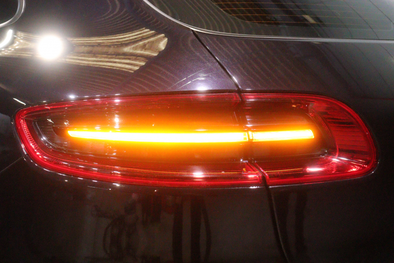 ポルシェ マカン ﾂｰﾄｰﾝﾚｻﾞｰｲﾝﾃﾘｱ(ﾍﾞｰｼﾞｭ/ﾌﾞﾗｯｸ) ﾍﾞｰｼﾞｭﾚｻﾞｰｼｰﾄ ｼｰﾄﾋｰﾀｰ PCMﾅﾋﾞ Bluetooth ﾊﾞｯｸ/ｻｲﾄﾞｶﾒﾗ 8way電動ｼｰﾄ ﾚｰﾝﾃﾞｨﾊﾟｰﾁｬｳｫｰﾆﾝｸﾞ ｷｾﾉﾝﾍｯﾄﾞﾗｲﾄ 19ｲﾝﾁﾏｶﾝﾀｰﾎﾞAW　2年保証