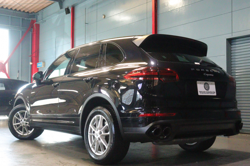 ポルシェ カイエン ｽﾎﾟｰﾂｸﾛﾉP　MY16 後期 ﾂｰﾄﾝﾚｻﾞｰｲﾝﾃﾘｱ(ﾚｯﾄﾞ/ﾌﾞﾗｯｸ) 純正ﾅﾋﾞ ｴﾝﾄﾘｰﾄﾞﾗｲﾌﾞ ﾒﾓﾘｰ付き14way電動ｼｰﾄ ｼｰﾄﾋｰﾀｰ ｽﾎﾟｰﾂﾃｰﾙﾊﾟｲﾌﾟ SPORT PLUSﾓｰﾄﾞ 18ｲﾝﾁｶｲｴﾝAW　2年保証