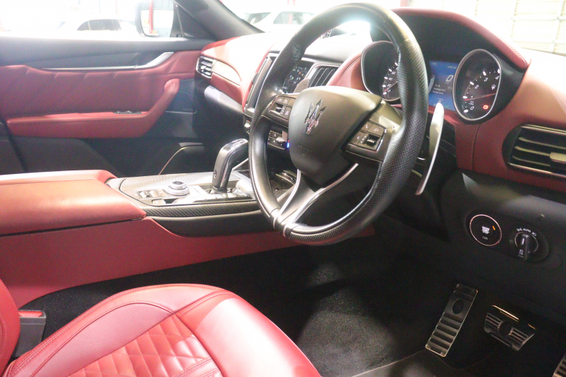 マセラティ レヴァンテ S ｸﾞﾗﾝｽﾎﾟｰﾂ　後期 NEWｼﾌﾄ ADAS ACC LDW BSA ﾚｯﾄﾞﾚｻﾞｰｼｰﾄ ﾊﾟﾉﾗﾏｻﾝﾙｰﾌ MTCﾅﾋﾞ ﾌﾙｾｸﾞTV harman/kardon CarPlar ｽｶｲﾌｯｸ LEDﾍｯﾄﾞﾗｲﾄ ｿﾌﾄﾄﾞｱｸﾛｰｼﾞｬｰ 自動ﾘｱｹﾞｰﾄ 専用ｴｸﾃﾘｱ 20ｲﾝﾁﾍﾘｵｽAW 　2年保証